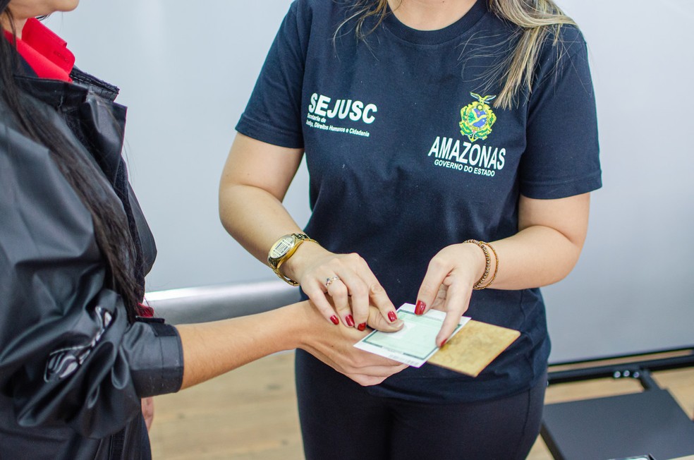 Unidades móveis dos PACs ofertam os serviços que um PAC fixo oferece, como a emissão de RG. — Foto: Divulgação/Sejusc