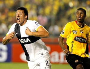 Claudio Perez comemora gol do Boca Juniors contra o Barcelona na Libertadores (Foto: AP)