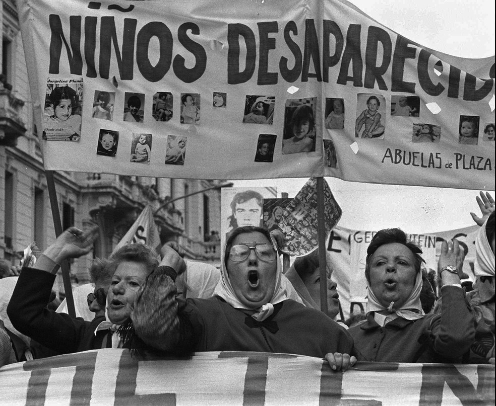 Hebe de Bonafini se tornou um símbolo da luta pelos direitos humanos na Argentina e na América Latina — Foto: Eduardo Di Baia/AP, File