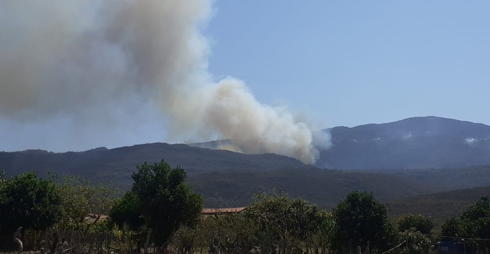 Incêndio na Serra do Barbado, na Chapada Diamantina - foto do fim de semana  — Foto: Redes sociais 