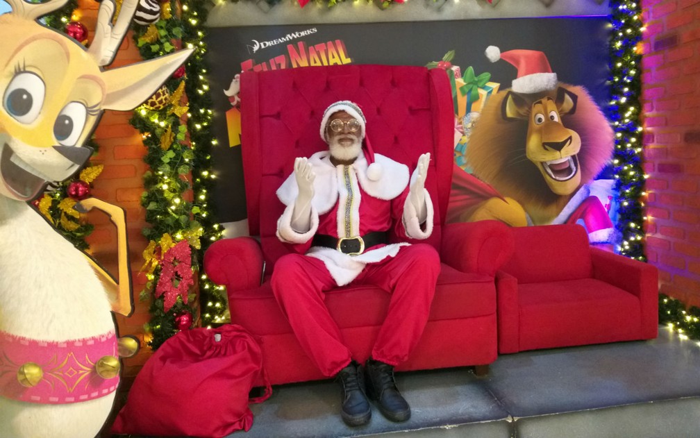 Ubirajara Araú é o primeiro Papai Noel de um shopping de Salvador  — Foto: Alan Oliveira/G1