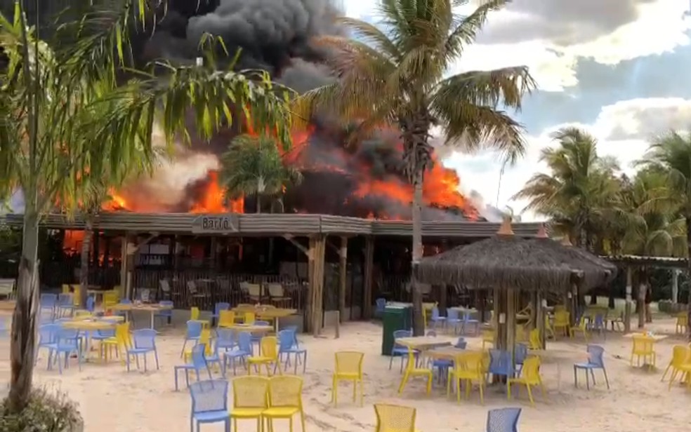 Incêndio atinge estrutura do Hot Park, em Rio Quente, Goiás — Foto: Reprodução