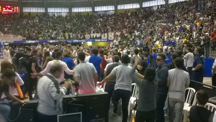 Confusão e princípio de briga interrompem jogo da final do NBB