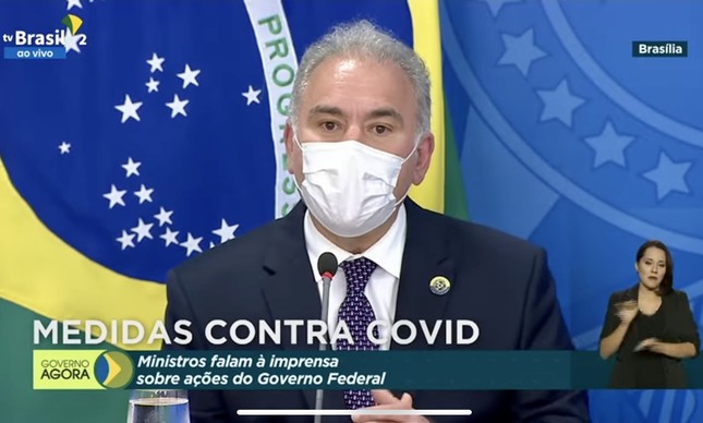 O ministro Marcelo Queiroga anuncia a dispensa do passaporte da vacina