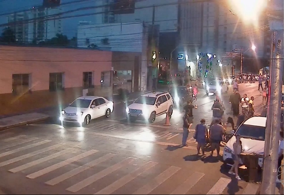 Acidente foi registrado na frente de uma boate sertaneja — Foto: TVCA/Reprodução