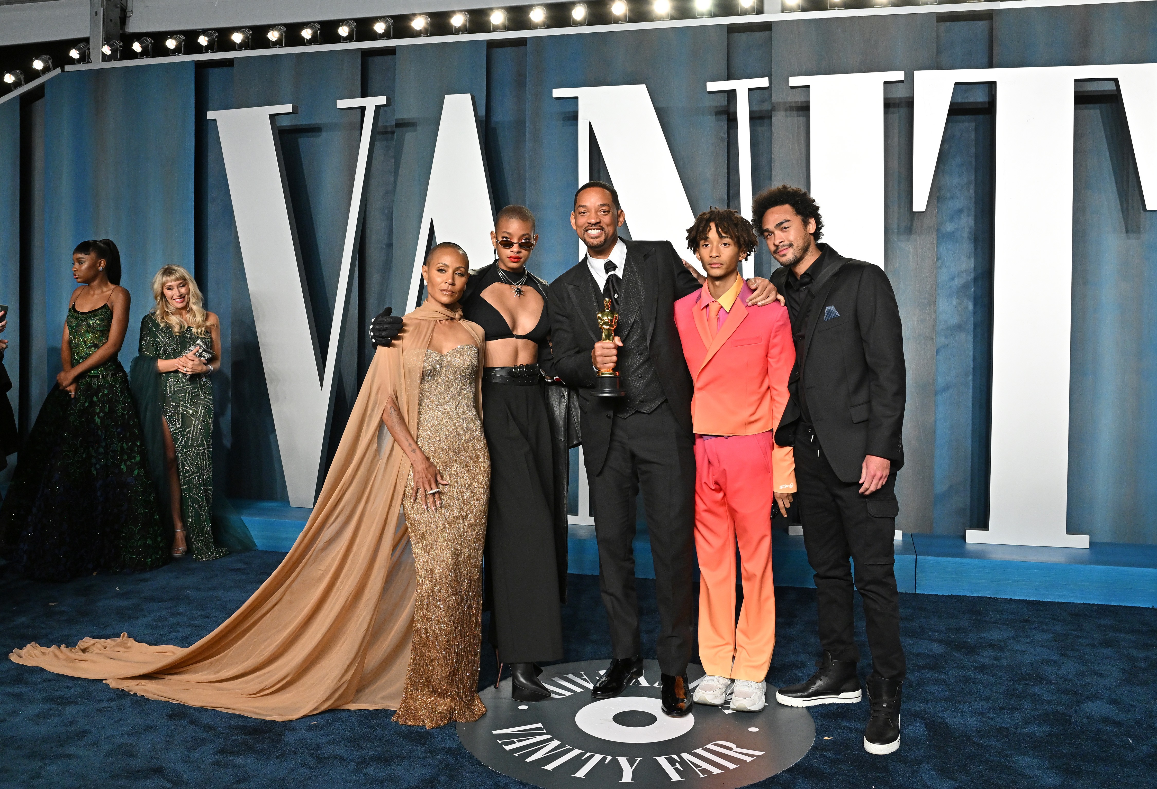 Jada Pinkett Smith e Will Smith com os filhos, Willow, Jaden e Trey Smith no Oscar (Foto: Getty Images)
