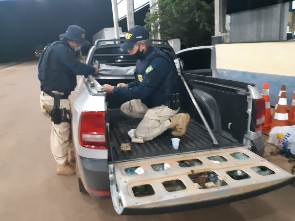 Drogas foram encontrados dentro de veículo de passeio em RO — Foto: Divulgação/PRF
