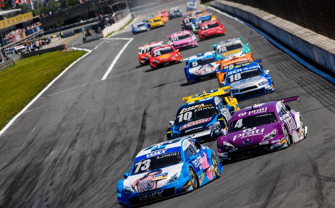 Metropolitano de Curitiba começa com 70 carros na pista - Racemotor