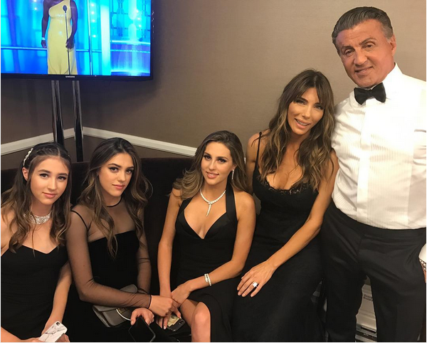 Sylvester Stallone com as três filhas e sua esposa (Foto: Instagram)