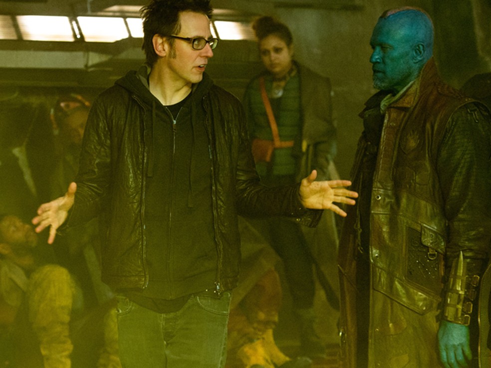 O diretor James Gunn com Michael Rooker em 'GuardiÃµes da GalÃ¡xia' (Foto: DivulgaÃ§Ã£o)