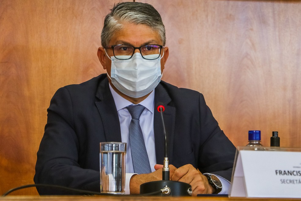 Secretário de Saúde do Distrito Federal, Francisco Araújo, em coletiva de imprensa — Foto: Renato Alves/Agência Brasília