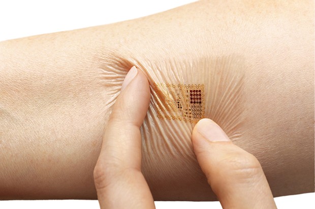 Computador é introduzido diretamente na pele, como um selo (Foto: Divulgação)