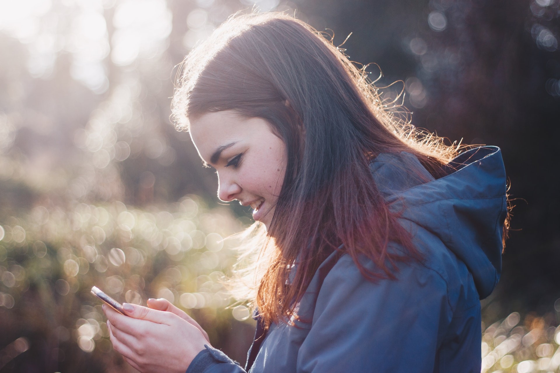 87% das meninas e jovens mulheres acreditam que as fake news