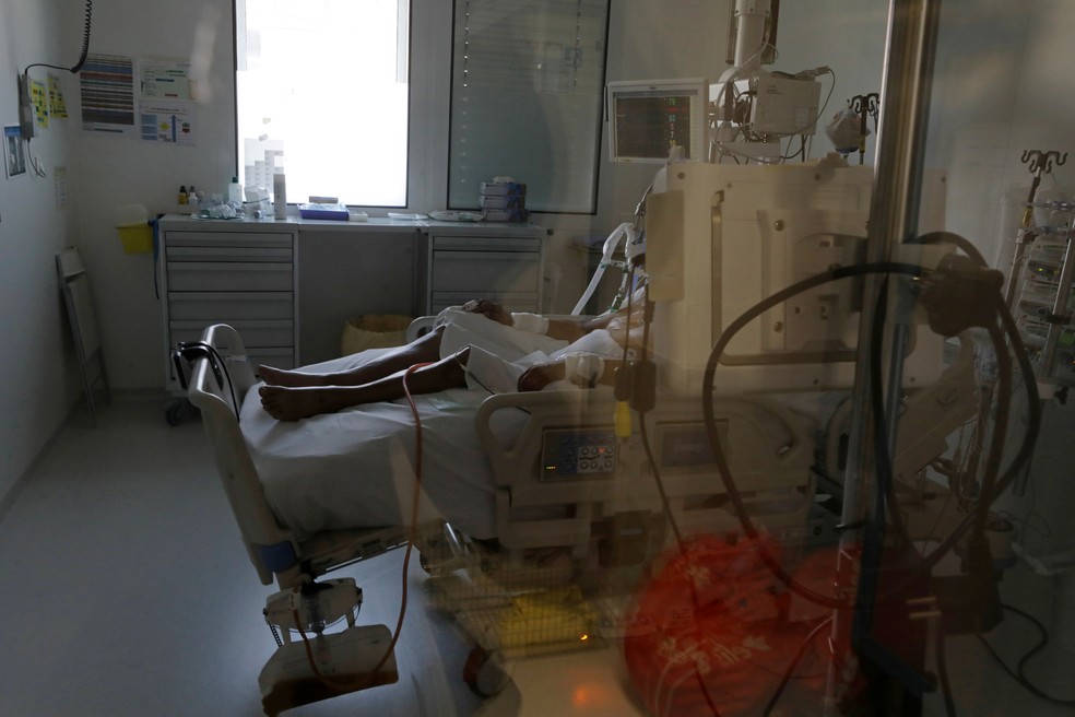 Paciente internado com Covid-19 em hospital de Marselha, na França, em 8 de setembro — Foto: Eric Gaillard/Reuters