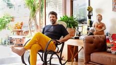 Milhem Cortaz abre sua casa em São Paulo