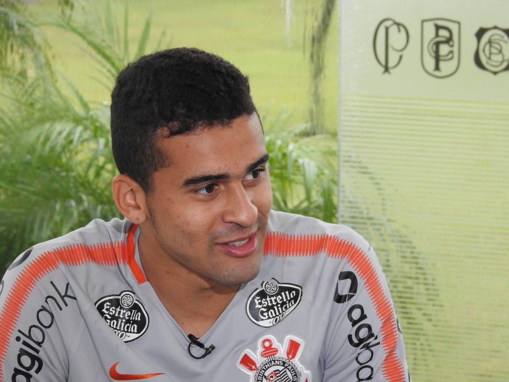 Após falha, Léo Santos recebe apoio e deve manter titularidade