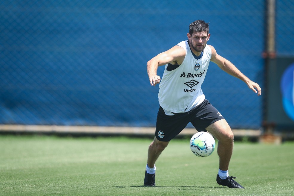 Kannemann ainda não está integrado aos treinos com bola — Foto: Lucas Uebel/Grêmio/Arquivo
