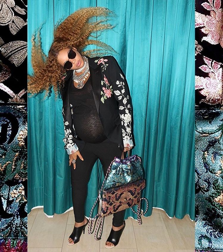 Beyoncé exibe barrigão em ensaio (Foto: Instagram/Reprodução)