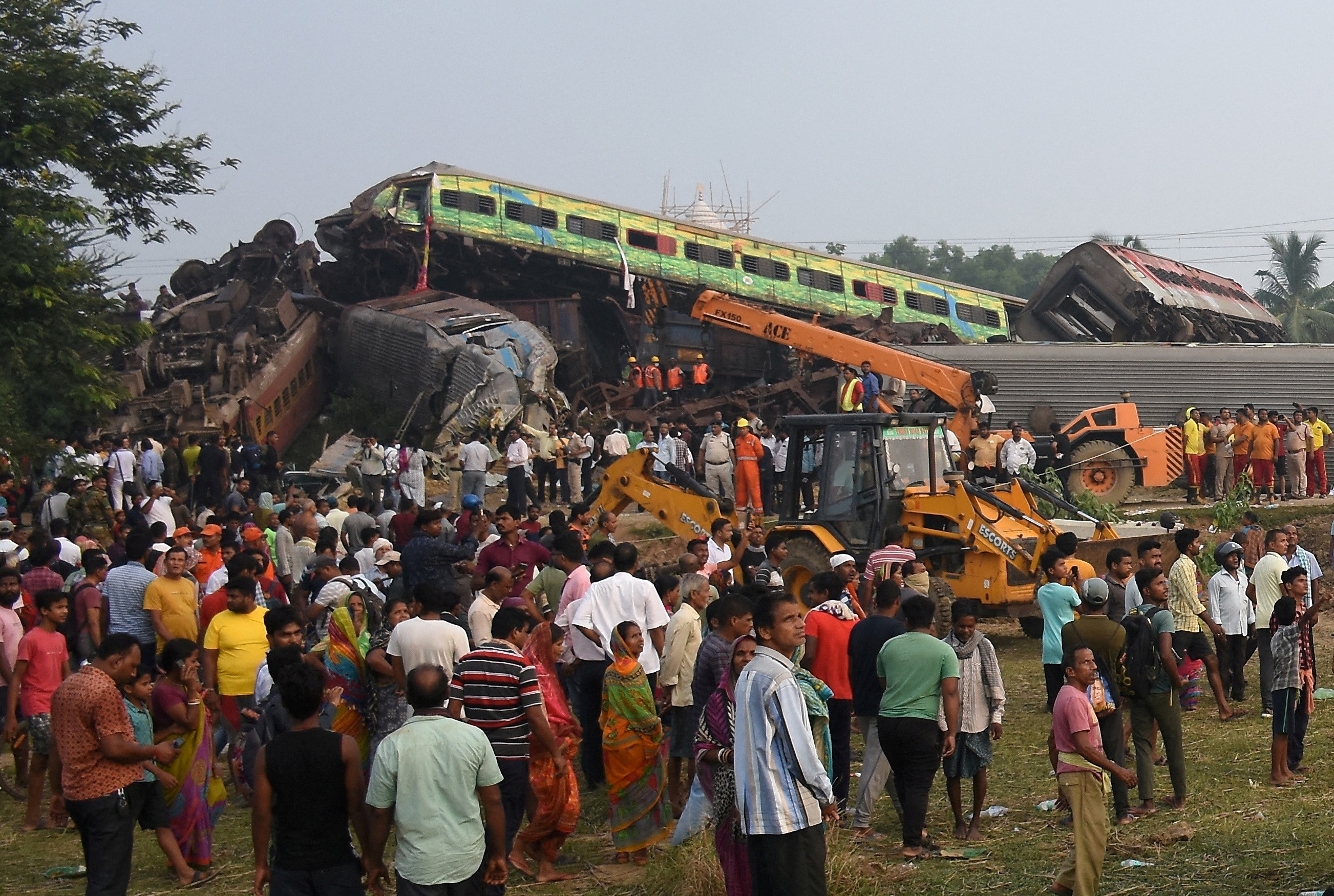 Sobe para 288 o número de mortos em acidente de trem na Índia