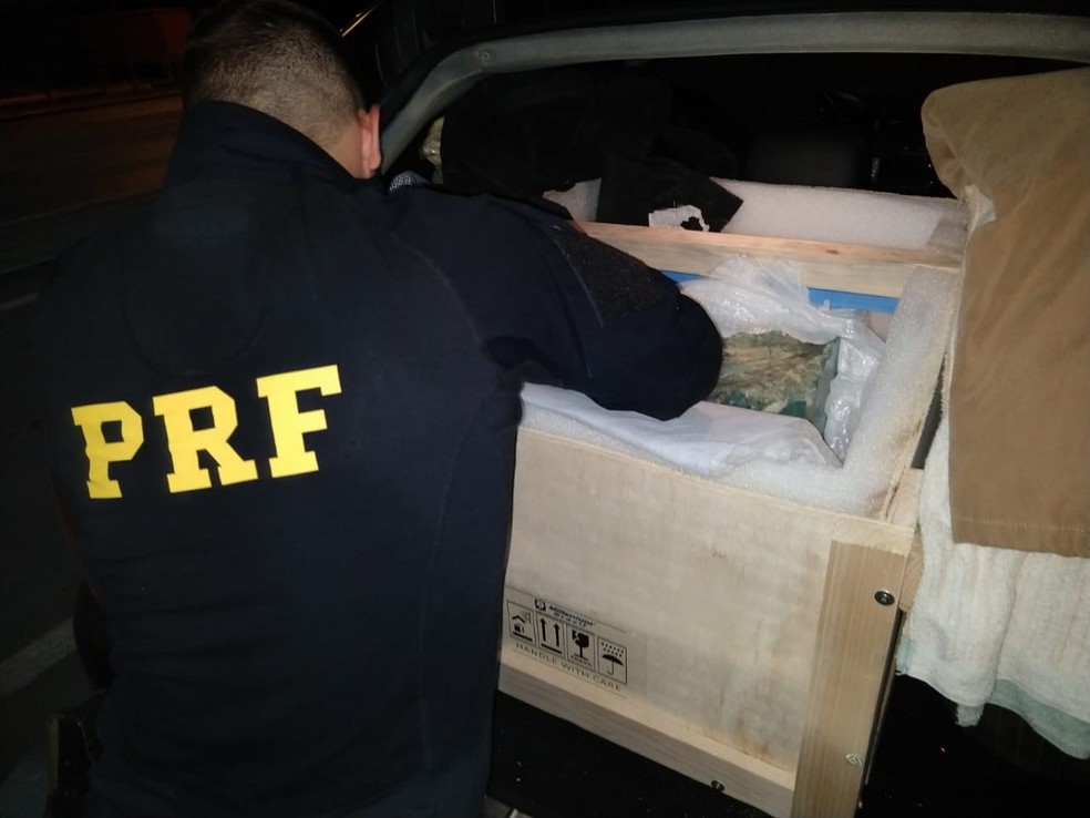 Berilo foi encontrado durante fiscalização da Polícia Rodoviária Federal  (Foto: PRF/ Reprodução)