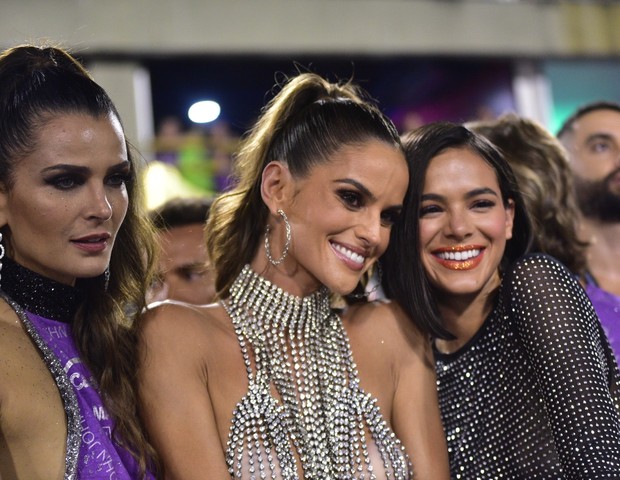 AGN_1512394 - rio de Janeiro, BRASIL  - Bruna Marquezine , Izabel Goulart e fernanda Motta encontram Sabrina Satto na Frisa do N1 na Sapucai no Rio de JaneiroPictured: Bruna Marquezine , Izabel Goulart e fernanda Motta encontram Sabrina Satto AgNe (Foto: Leo Franco / AgNews)