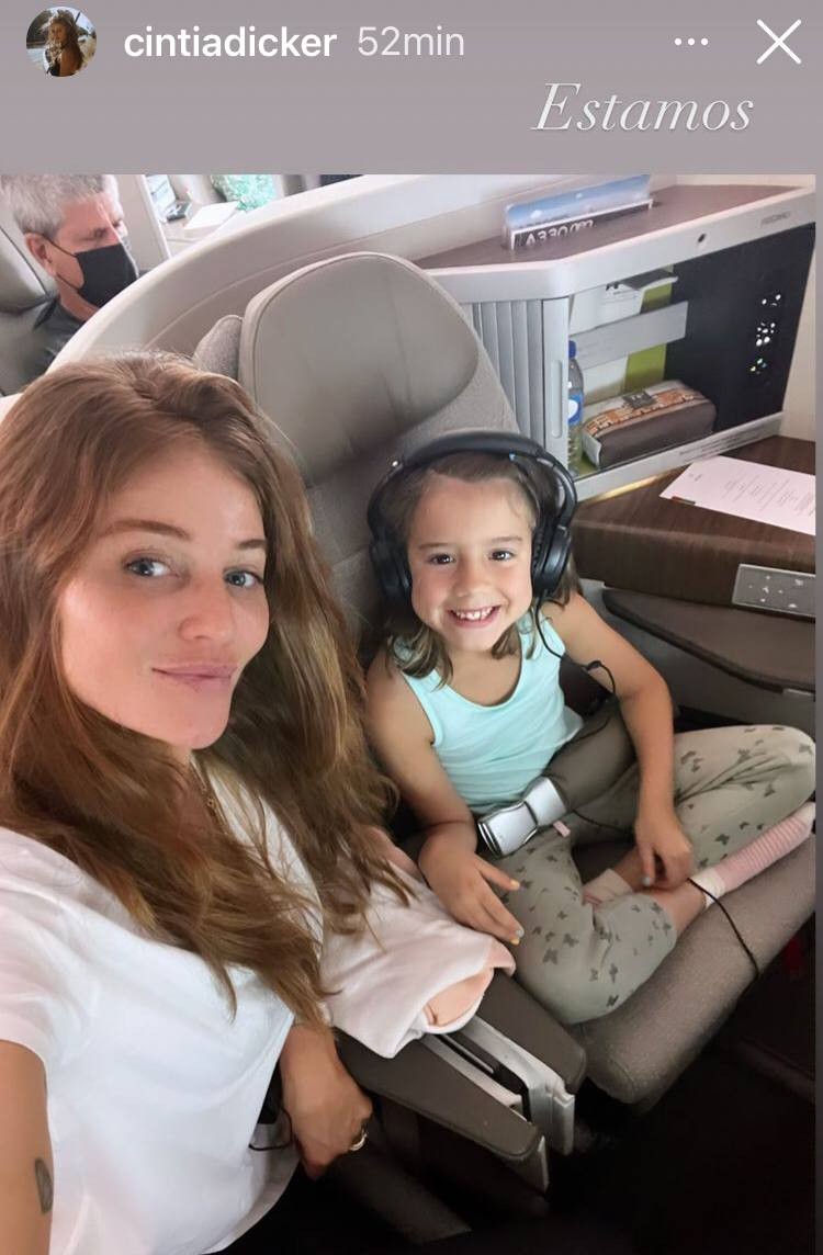 Cintia Dicker publica fotos com filhos de Pedro Scooby e diz: 'Estamos chegando' (Foto: Reprodução / Instagram)