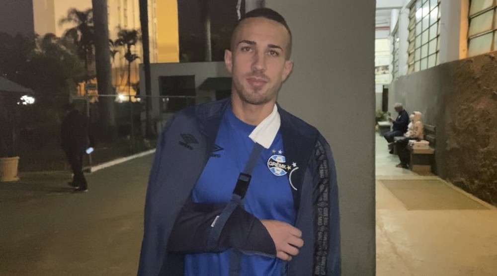 Principal garçom do Grêmio na temporada, Nicolas deixa o gramado com ombro imobilizado
