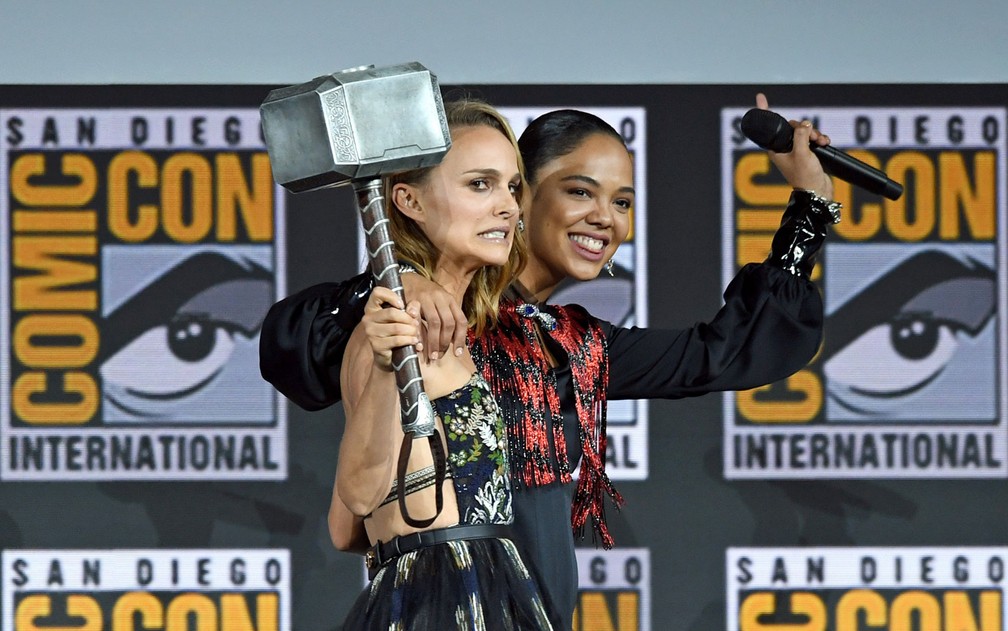 Natalie Portman e Tessa Thompson estarão juntos na quarta parte da saga sobre Thor, que terá o título ‘Thor: love and thunder’ — Foto: Kevin Winter / Getty Images / AFP Photo