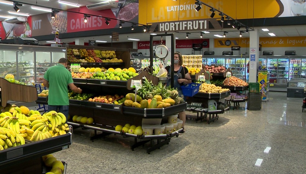 Novo decreto da Prefeitura de Presidente Prudente limita o funcionamento dos supermercados, de segunda-feira a sábado, até as 19h45 — Foto: TV Fronteira