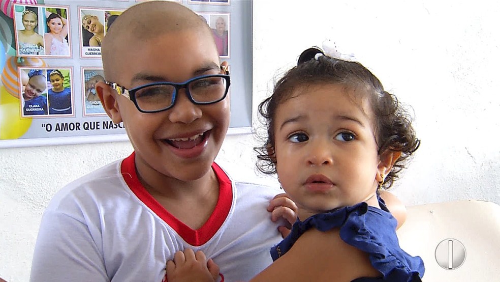 Raí e sua irmã - que é doadora com medula 100% compatível - aguardam cirurgia de transplante no RN (Foto: Inter TV Cabugi)