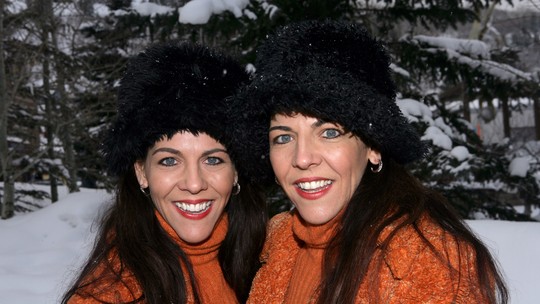 Como duas irmãs monopolizaram o negócio de gêmeos idênticos