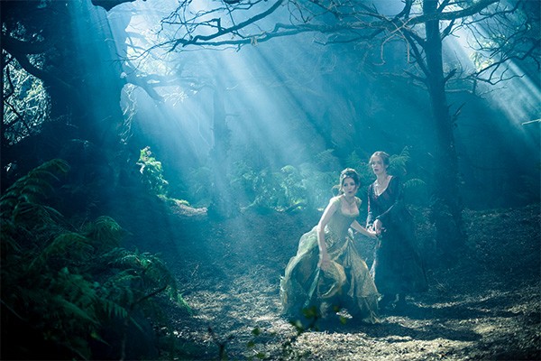Anna Kendrick e Emily Blunt em cena de 'Caminhos da Floresta' (Foto: Divulgação)