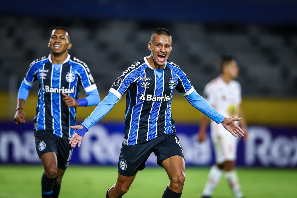 Ricardinho comemora primeiro gol pelo Grêmio — Foto: Lucas Uebel/DVG/Grêmio