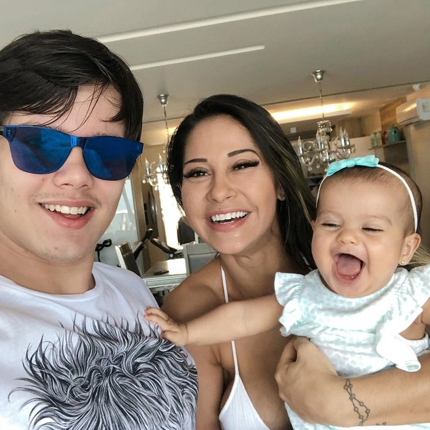 Filho De Mayra Cardi Leva Namorada Para Morar Com A Familia No Rio