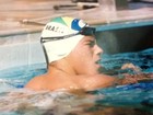 Arthur Aguiar relembra fase atleta e homenageia técnica de natação