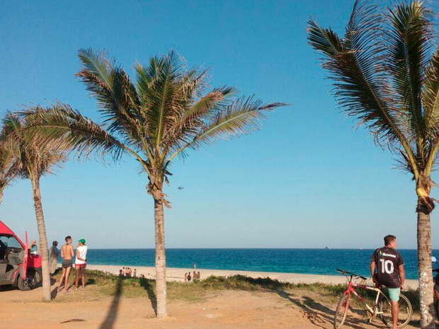 Buscas estão concentradas na Praia de Jaconé, em Saquarema (Foto: Keila Silva Mota Cantanhede Nogueira / Internauta)
