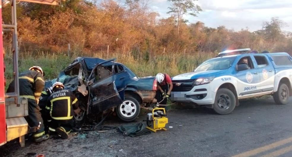 Acidente entre carro e caminhonete mata idoso de 81 anos na BA-447 — Foto: Divulgação/Corpo de Bombeiros