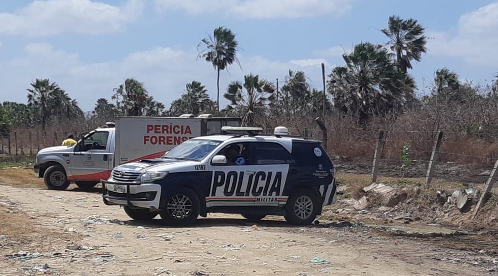 Homem é achado morto em matagal no Ceará — Foto: Leábem Monteiro/SVM