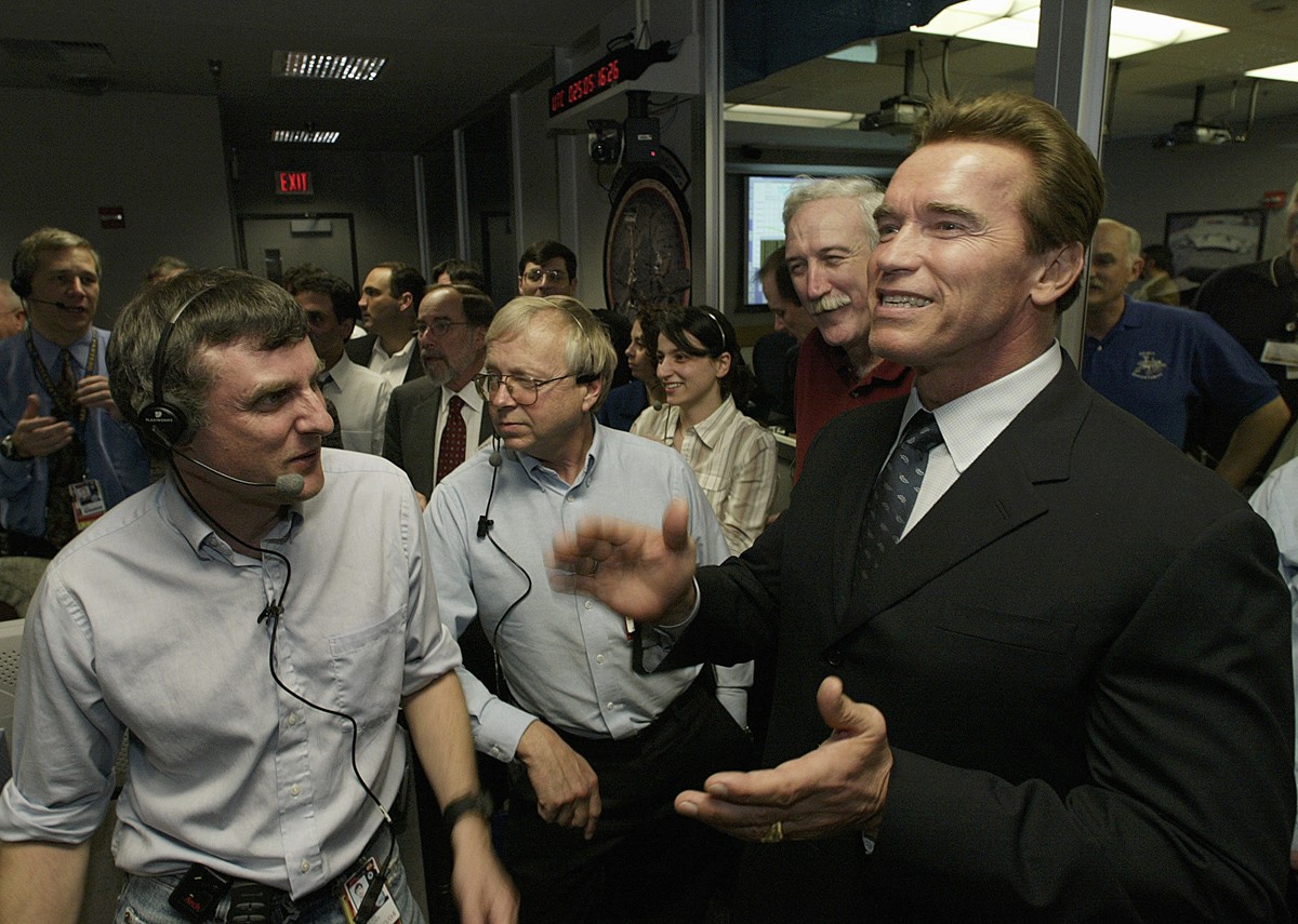 Até Arnold Schwarzenegger, governador da Califórnia na época, acompanhou e comemorou a aterrissagem segura da missão Opportunity (Foto: Divulgação/Nasa)