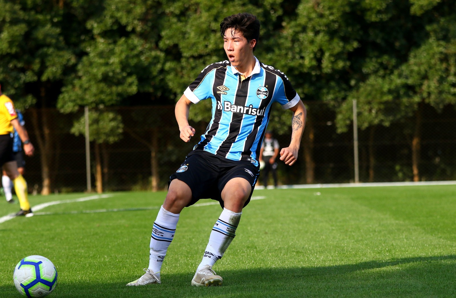 Quem é Kazu? Lateral ganha status de cobiça em negócio entre Grêmio e Coritiba