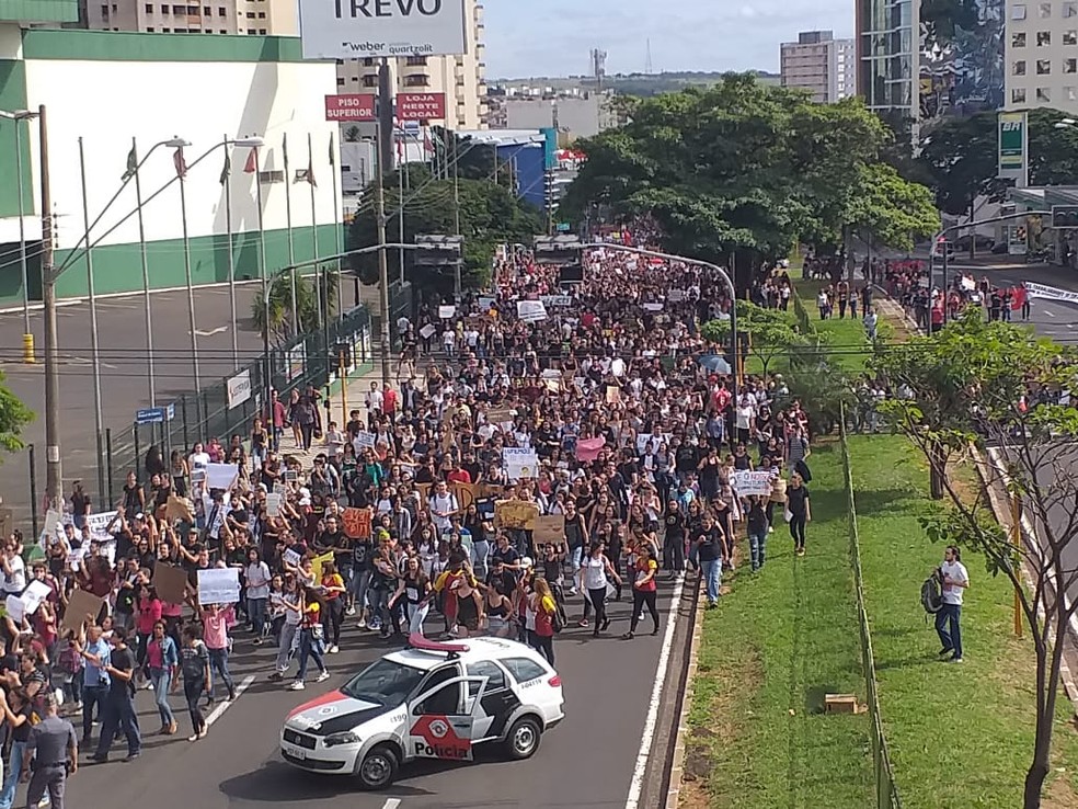 Manifestantes Fazem Ato Contra O Corte De Verbas Na Educacao Na Regiao De Bauru Bauru E Marilia G1