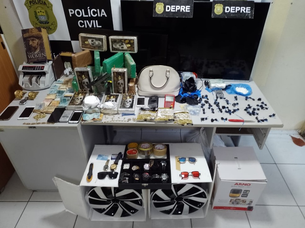 Polícia apreende 10 kg de cocaína e máquina de contar dinheiro em Teresina; cinco suspeitos foram presos — Foto: Polícia Civil do Piauí