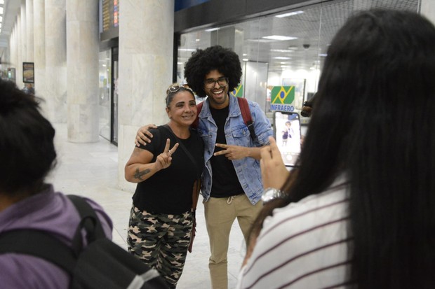 Luciano Esteves chega no Rio de Janeiro (Foto: Webert Belicio/AgNews)