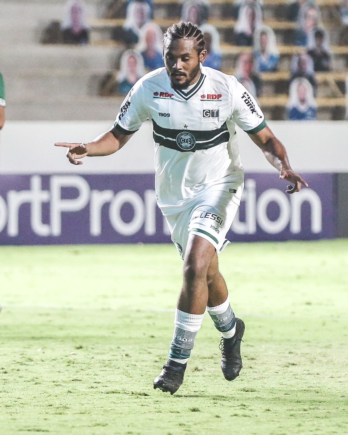 Por cláusula contratual, Sabino desfalca o Coritiba diante ...