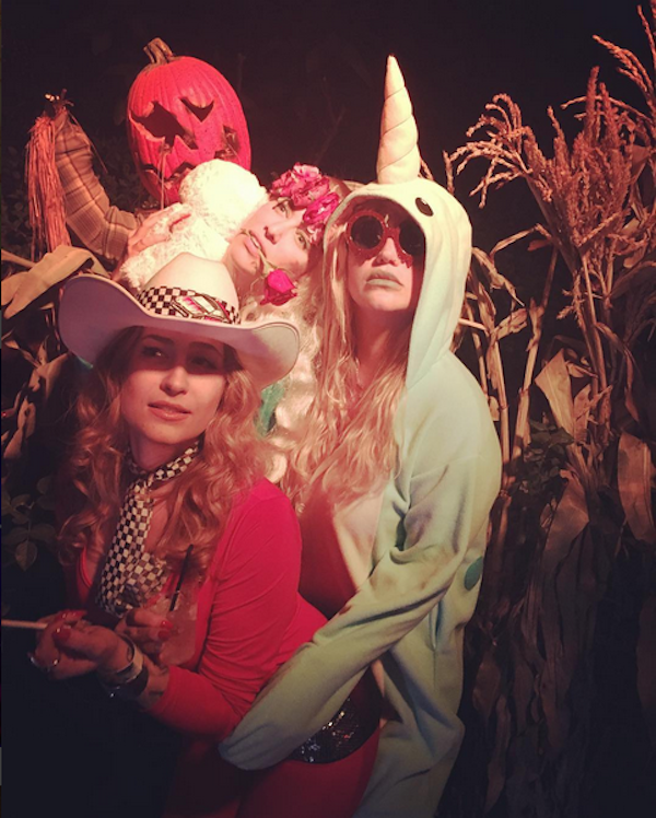 A cantora Kesha fantasiada no Halloween (Foto: Instagram)