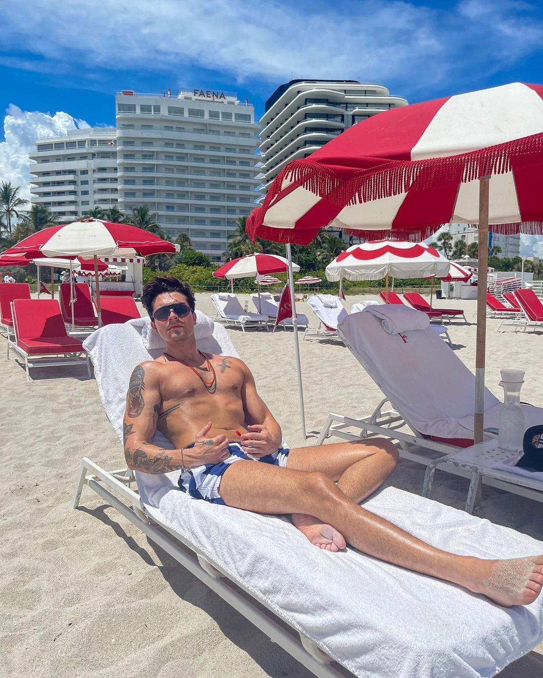 Luan Santana curte praia em Miami (Foto: Reprodução / Instagram)