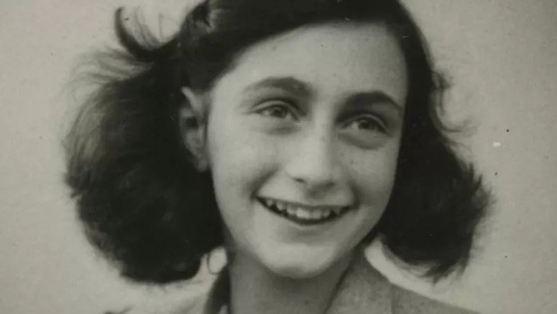 O 'Diário de Anne Frank', escrito enquanto a jovem se escondia dos nazistas, é amplamente lido mais de 70 anos após sua morte (Foto: ANNE FRANK MUSEUM)