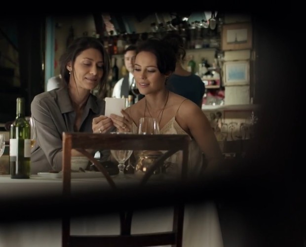 Marília e Denise almoçam em restaurante (Foto: TV Globo)