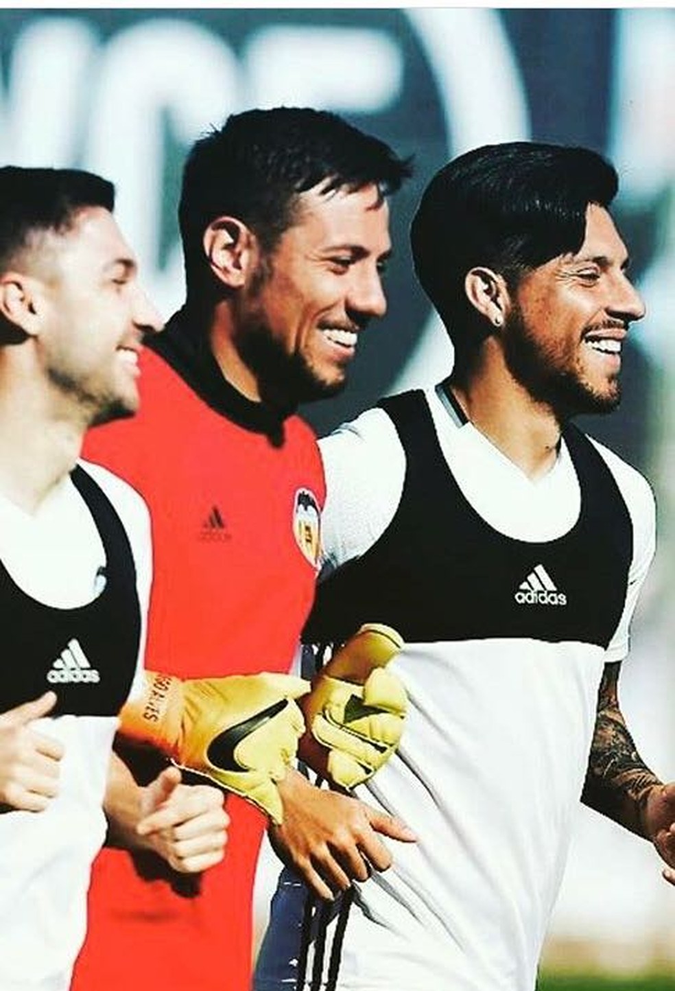 Diego Alves e Enzo Perez: amizade construída na época de Valencia (Foto: Reprodução / Instagram)