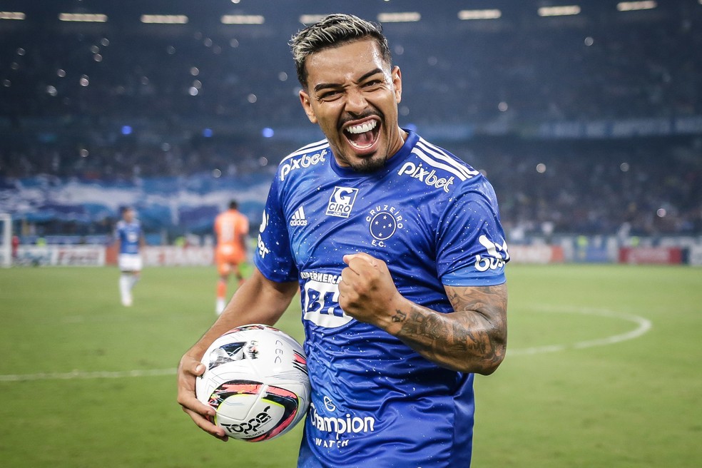 Versátil e ofensivo: como o lateral-esquerdo Matheus Bidu pode se encaixar no Corinthians